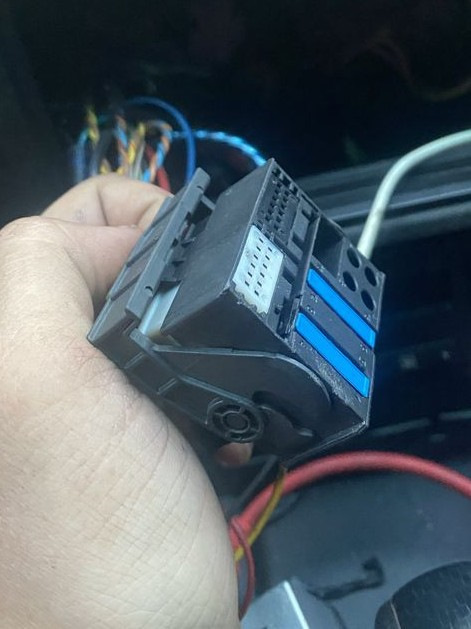 Проблема контактов на разъемах при подключении Android магнитолы BMW ...