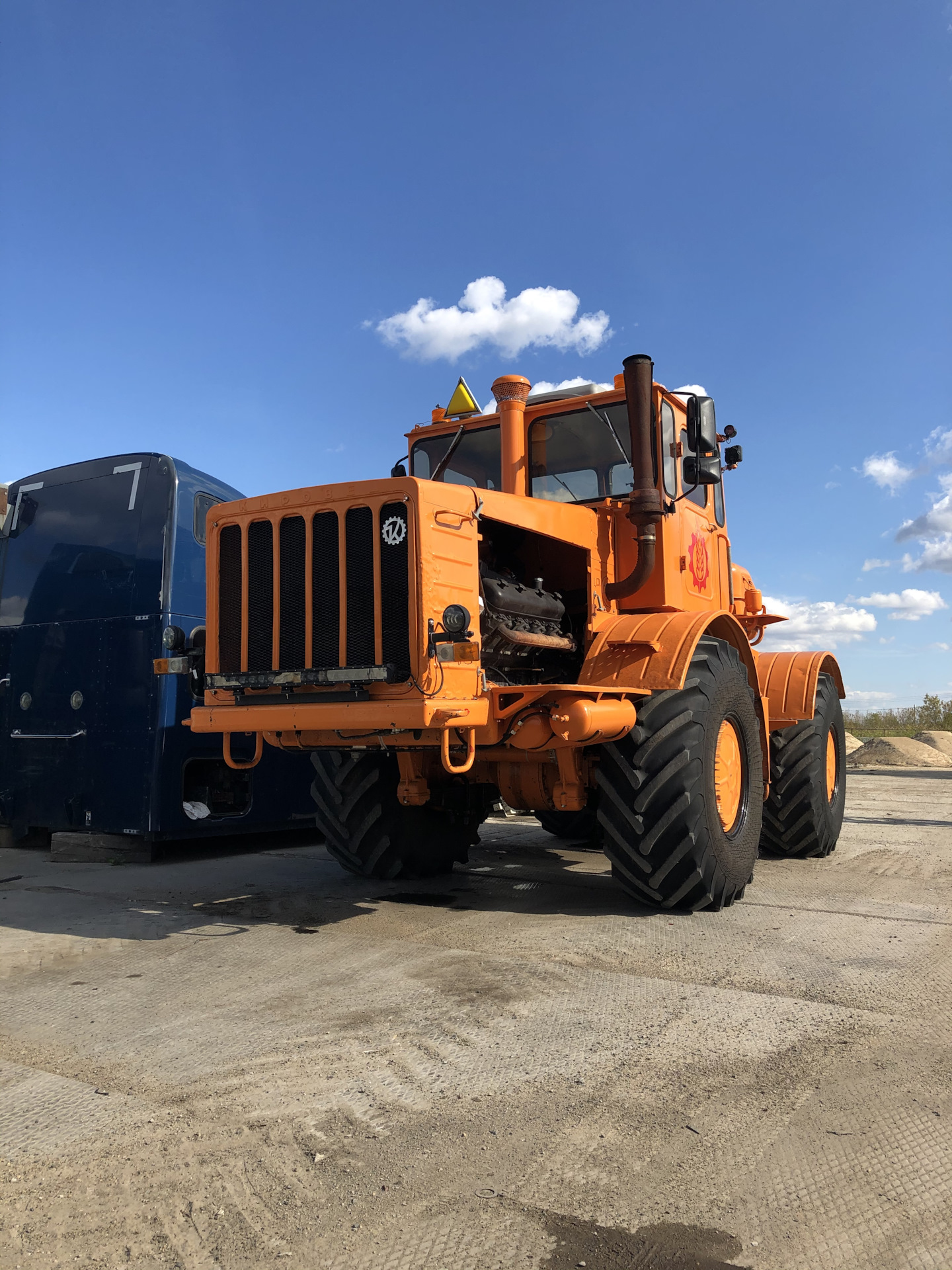 Трактора кировец к-700 горбатый. Показать трактор кировец. Трактор k-701 кировец. К701 кировец трактор. Показать трактор кировец.