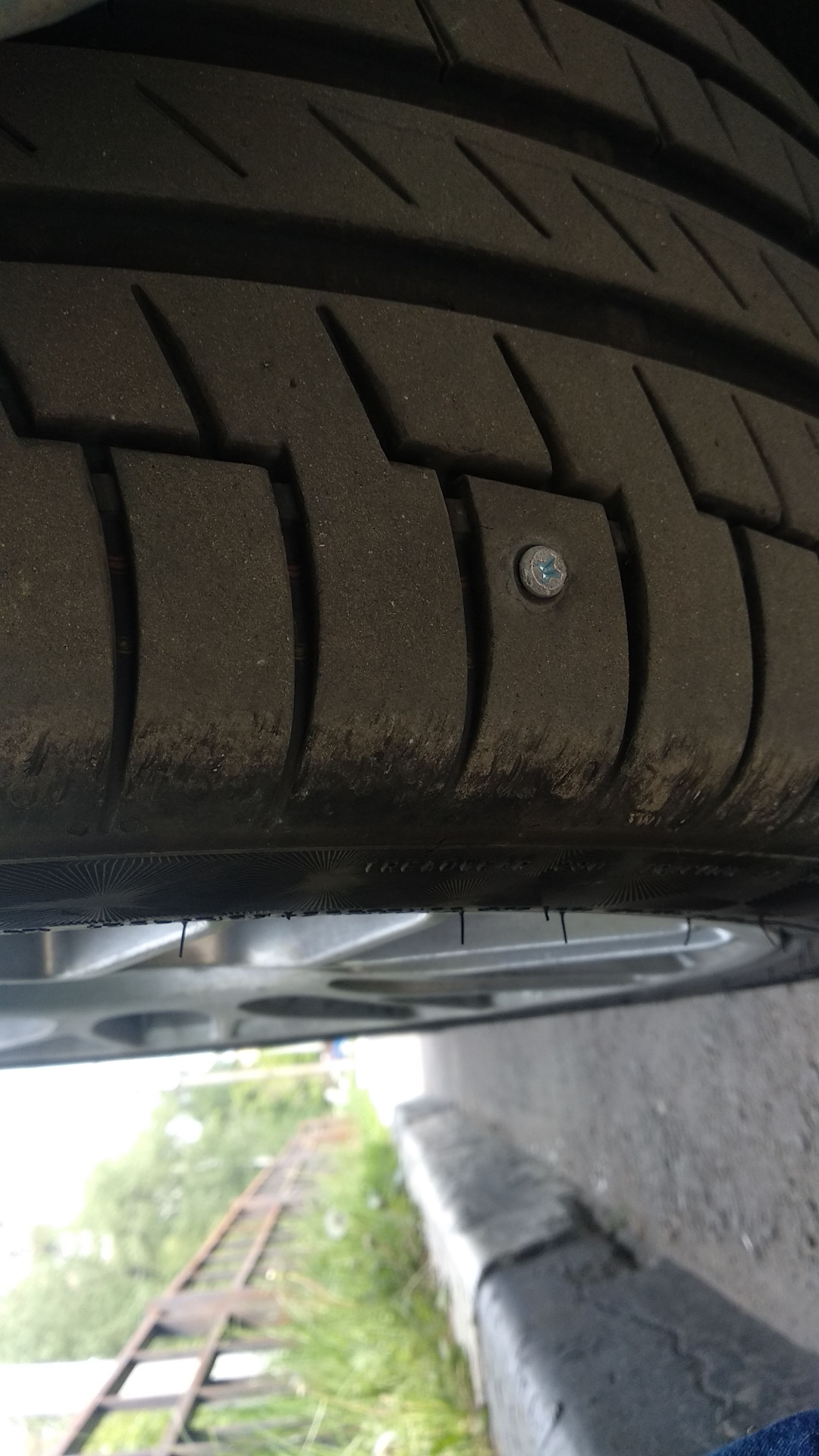 Саморез в шине — Skoda Octavia A4 Mk1, 1,8 л, 2003 года | шины | DRIVE2