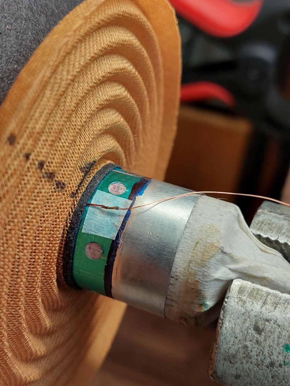 Катушка высокочастотного динамика. Подпаленная катушка сабвуфера. Перемотать динамики. Перемотать динамики. Катушки для динамиков.