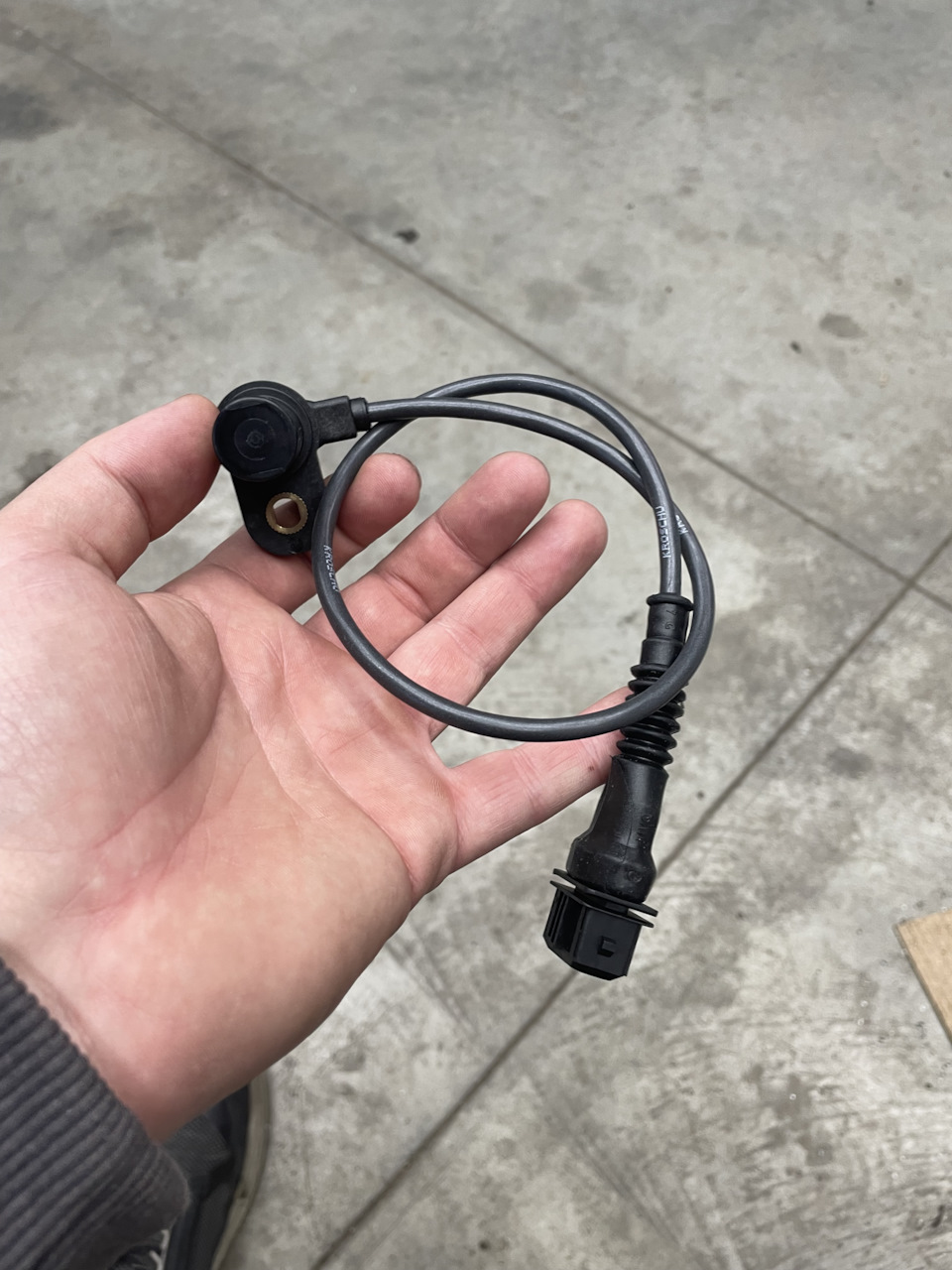 Датчик распредвала бмв е34. М20б20 датчик распредвала. Датчик тахометра на бмв е 34. Датчик распредвала бмв 34. Датчик распредвала бмв е34 м50 сименс.