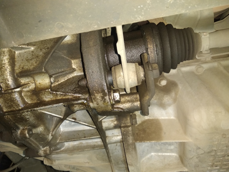 Потекли сальники на кпп — Lada Vesta (1G), 1,6 л, 2019 года | плановое ...