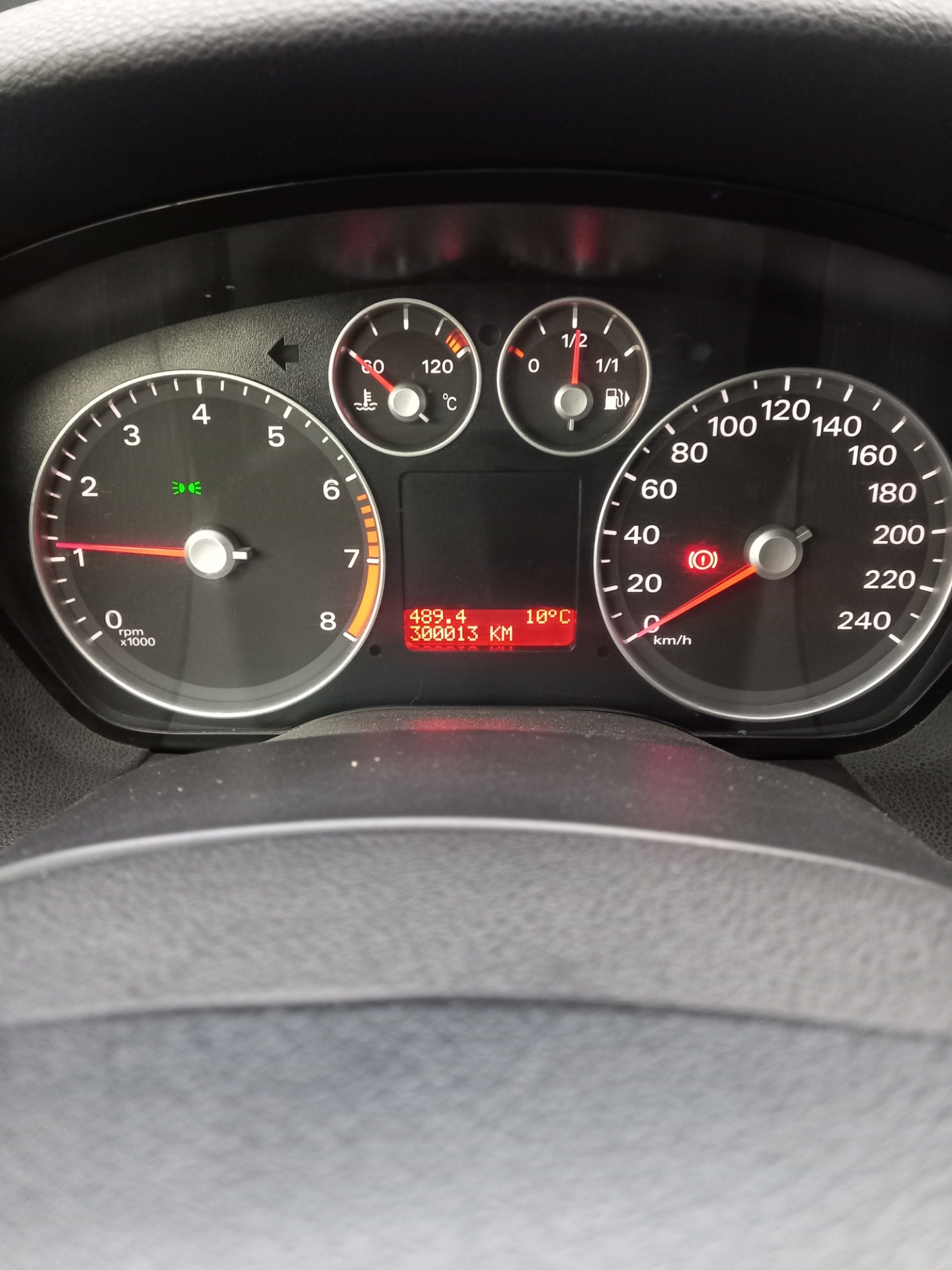 Vw transporter t5 ошибка 01207. 300000 км/с. 300 000 километров. Нексия с пробегом. Опель с пробегом.