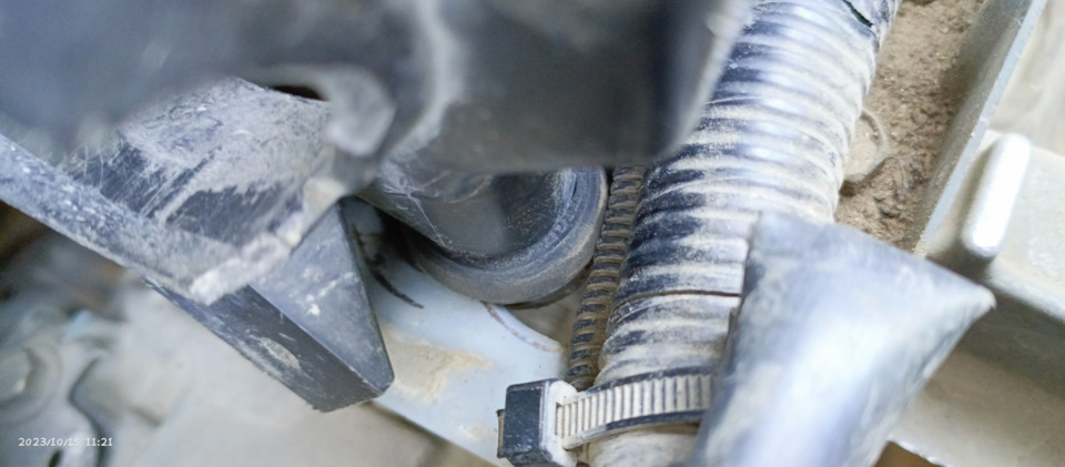 Резинки корпуса воздушного фильтра. — Nissan Wingroad (Y12), 1,5 л ...