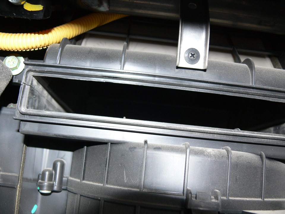 Замена фильтра в салоне — Chevrolet Aveo Sedan (1G), 1,4 л, 2011 года ...