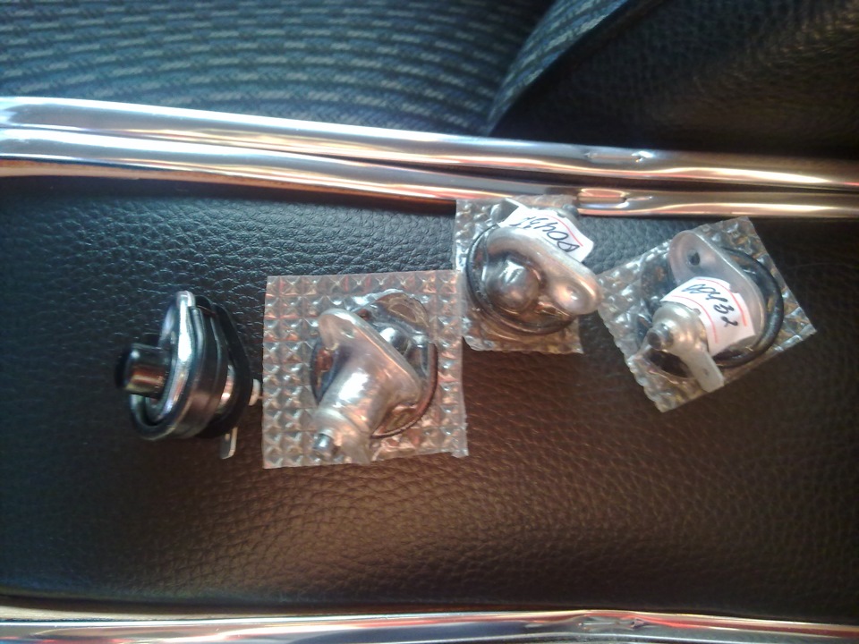 Кнопки вкл. света в салоне при открывании дверей. — Lada 21074, 1,6 л ...