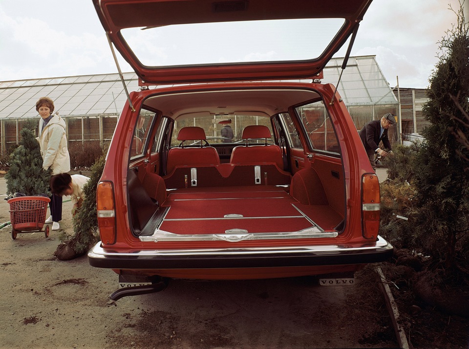 Универсалы с большим багажником. Volvo 140 1971. Вольво 145. Volvo 145 1971. Вольво 140 универсал.