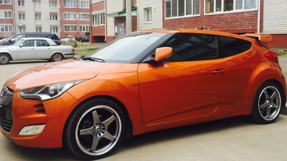 Hyundai Veloster РыЖиЙ