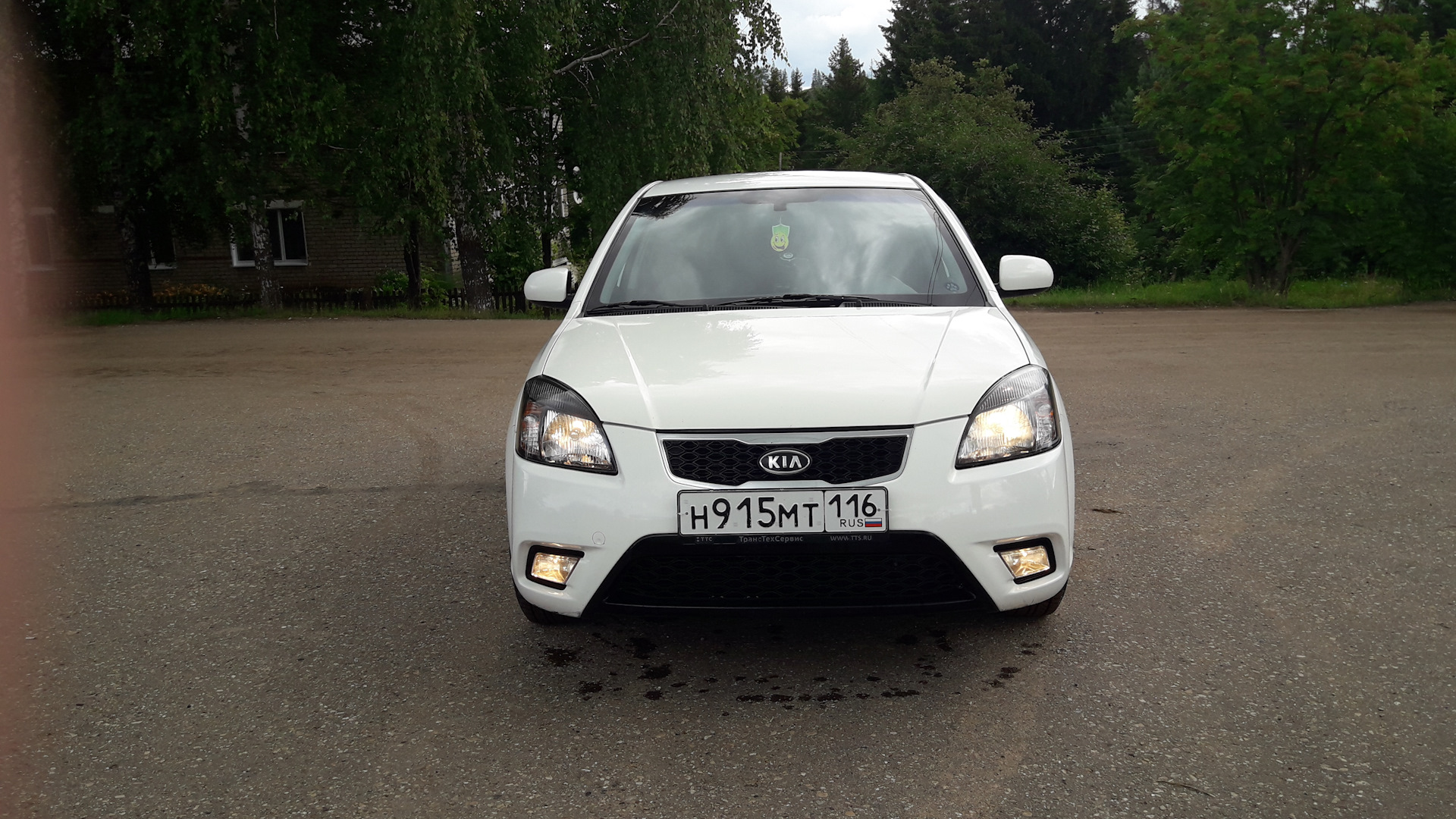 KIA Rio (2G) 1.4 бензиновый 2010 | Белая на DRIVE2