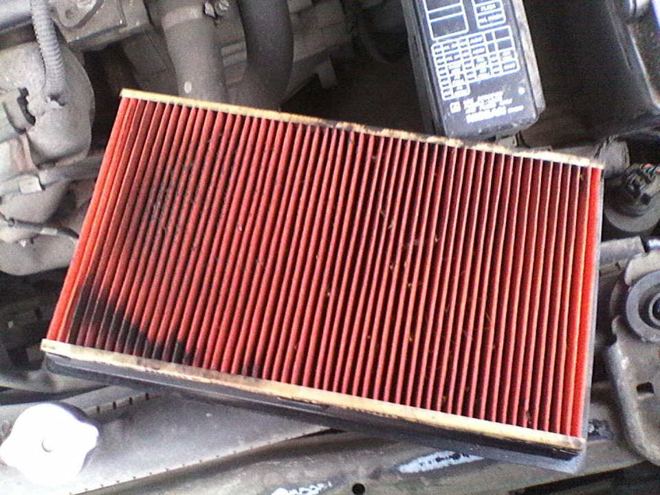 Пятно масляное, хотя фильтр сам чистый — Nissan Almera II (N16)