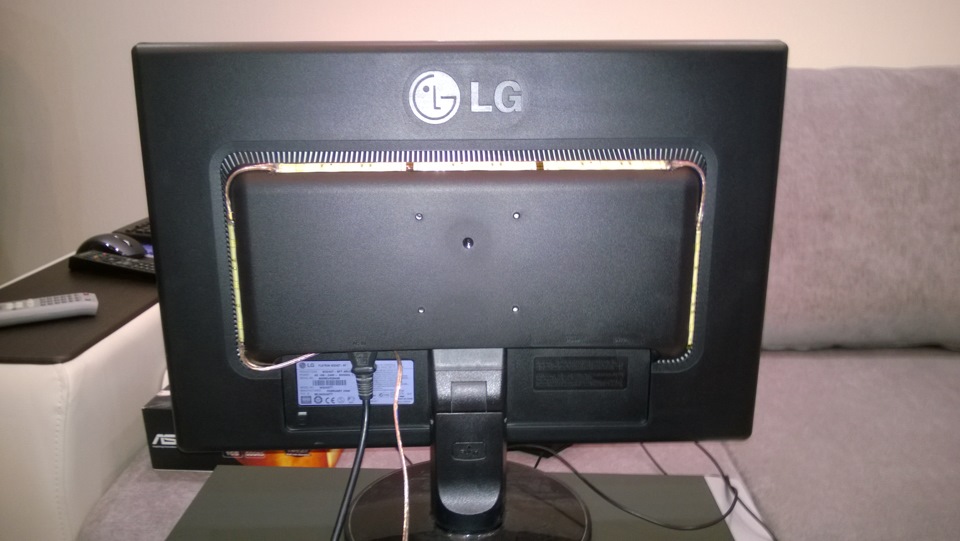 Подсветка компьютерного стола светодиодной лентой