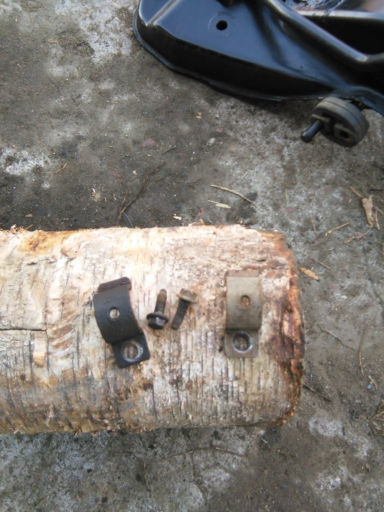 Ставим назад вот эти скобы — Mitsubishi Carisma