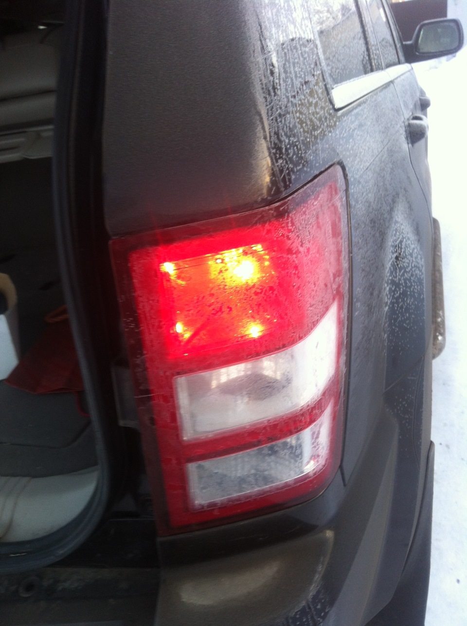перегорели обе лампочки тормозных огней — Jeep Grand Cherokee (WK), 3 л