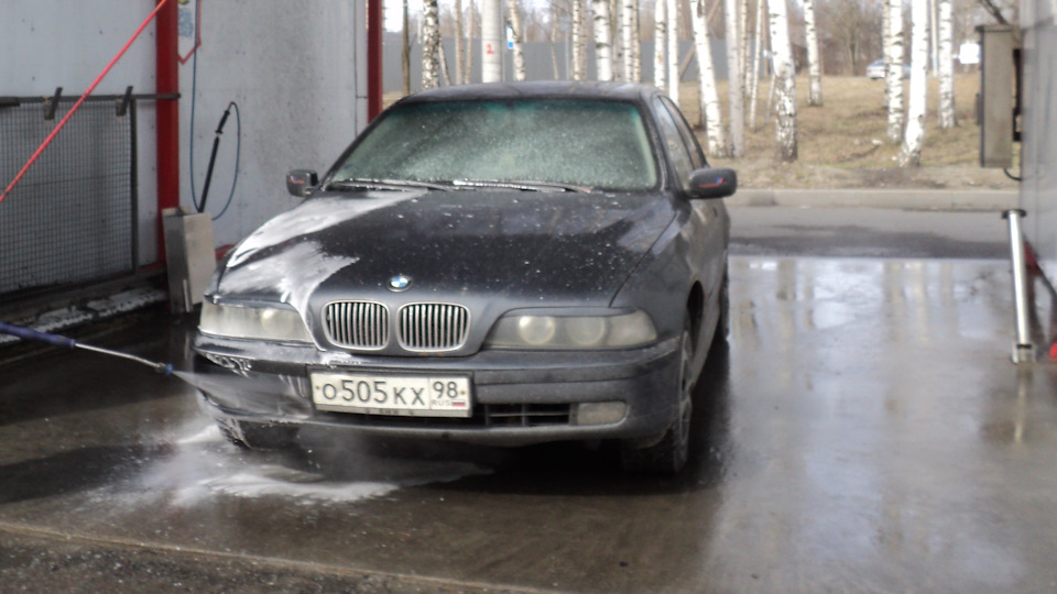 Горит масленка на холостых — BMW 5 series (E39), 2,5 л, 1998 года ...