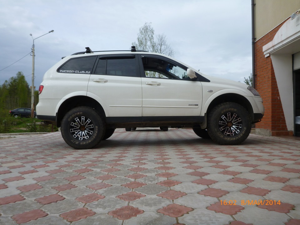 Колеса на саньенг кайрон. SSANGYONG Kyron r19. Диски Тополь IFREE SSANGYONG Kyron. SSANGYONG Kyron на 33 колесах. Диски IFREE Тополь 7x16/5x130 d84.1 et35.