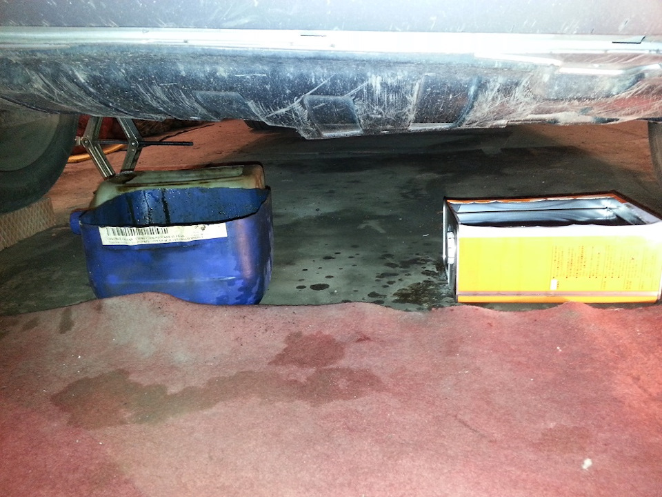 Замена масла в двигателе и вариаторе без ямы. — Honda Fit (1G), 1,3 л ...