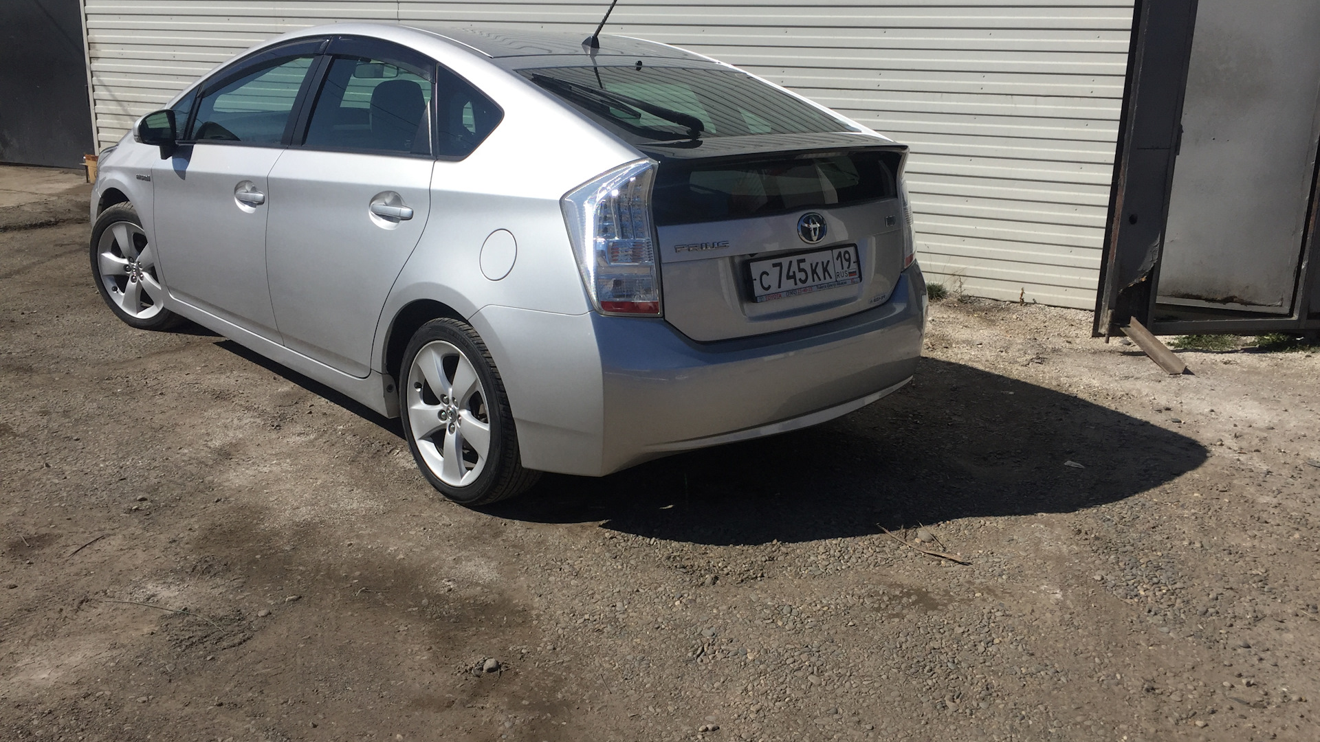 Toyota Prius (30) 1.8 гибридный 2010 | мой 12вольт Тралейбус на DRIVE2