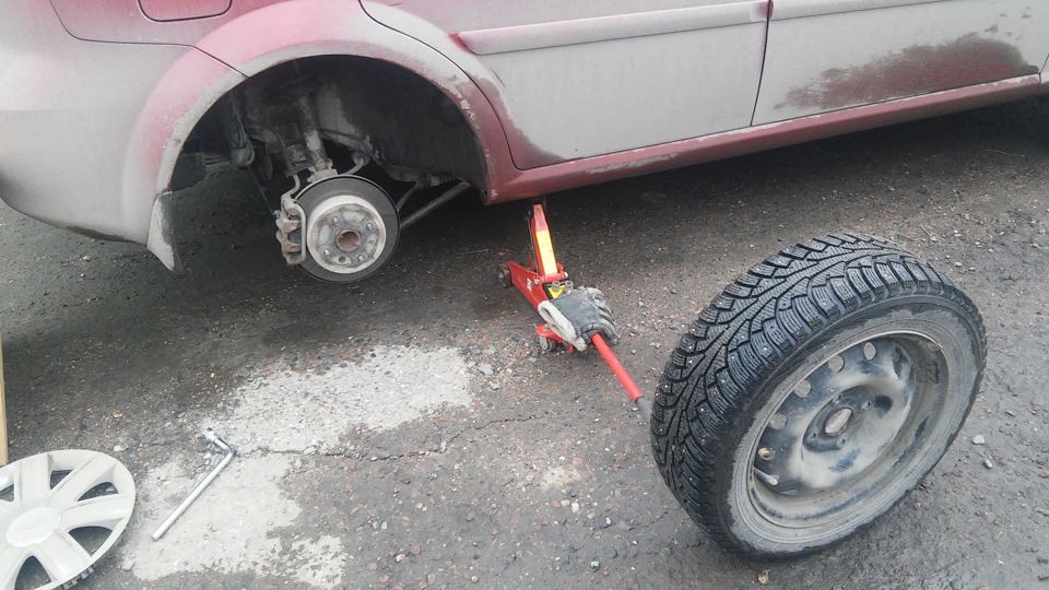 4.Подклинивание заднего левого суппорта — Chevrolet Lacetti 5D, 1,6 л ...