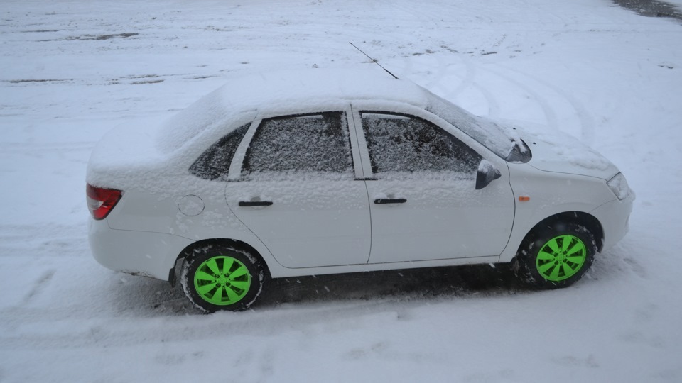 Кто что скажет решил покрасить диски. — Lada Гранта (1G), 1,6 л, 2013 ...