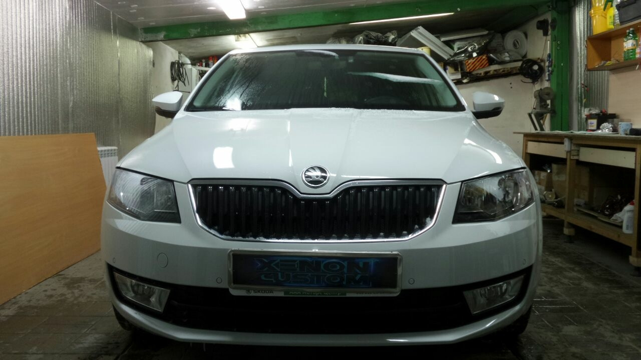 Фара шкода а7. Фары Шкода а7. Фара Шкода Октавия а7. Skoda Octavia a7 ксеноновые фары. Ксенон Шкода Октавия а7.