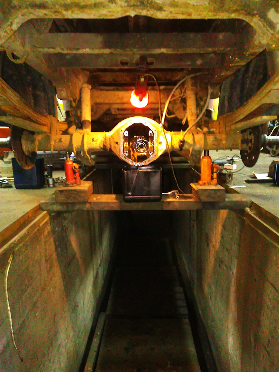 Ревизия редуктора заднего моста. — Mercedes-Benz T1, 2,9 л, 1986 года ...