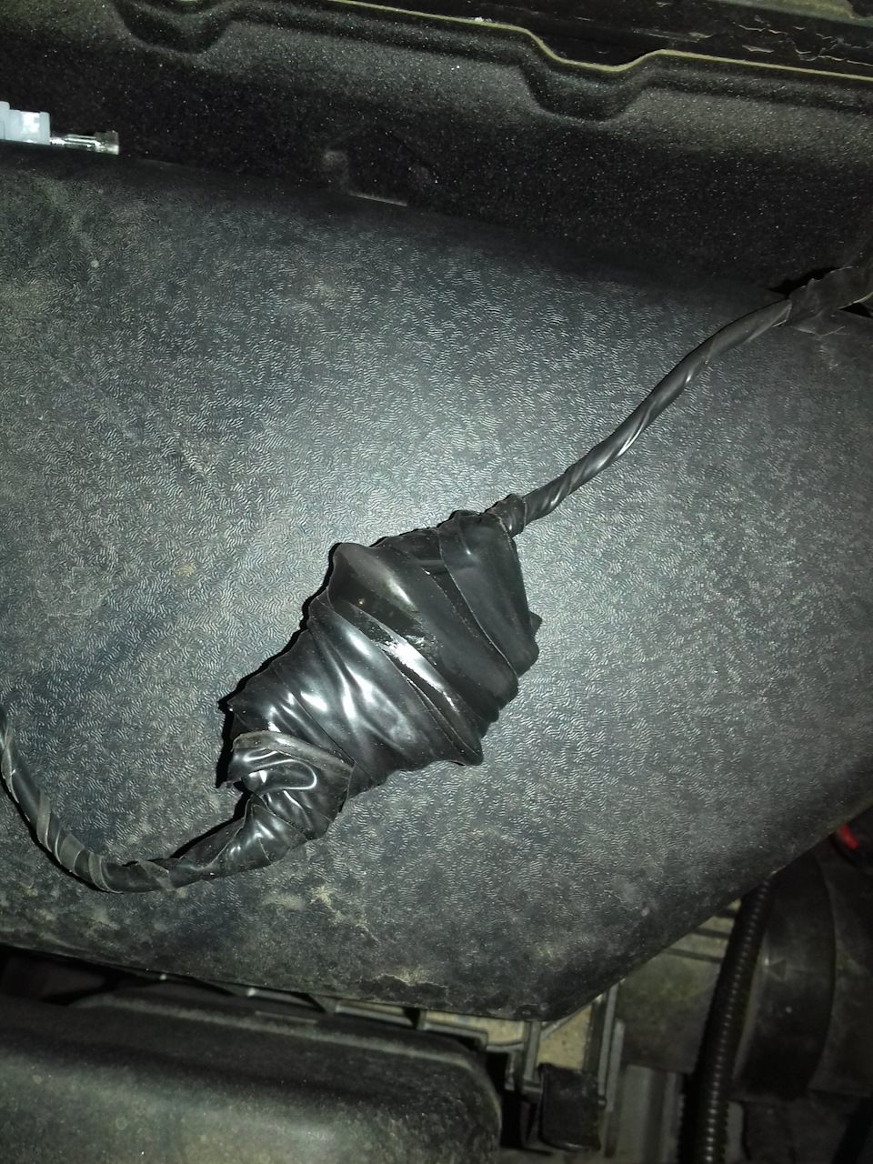 Перезагрузка магнитолы при включении ксенона. — Hyundai Solaris (1G), 1 ...