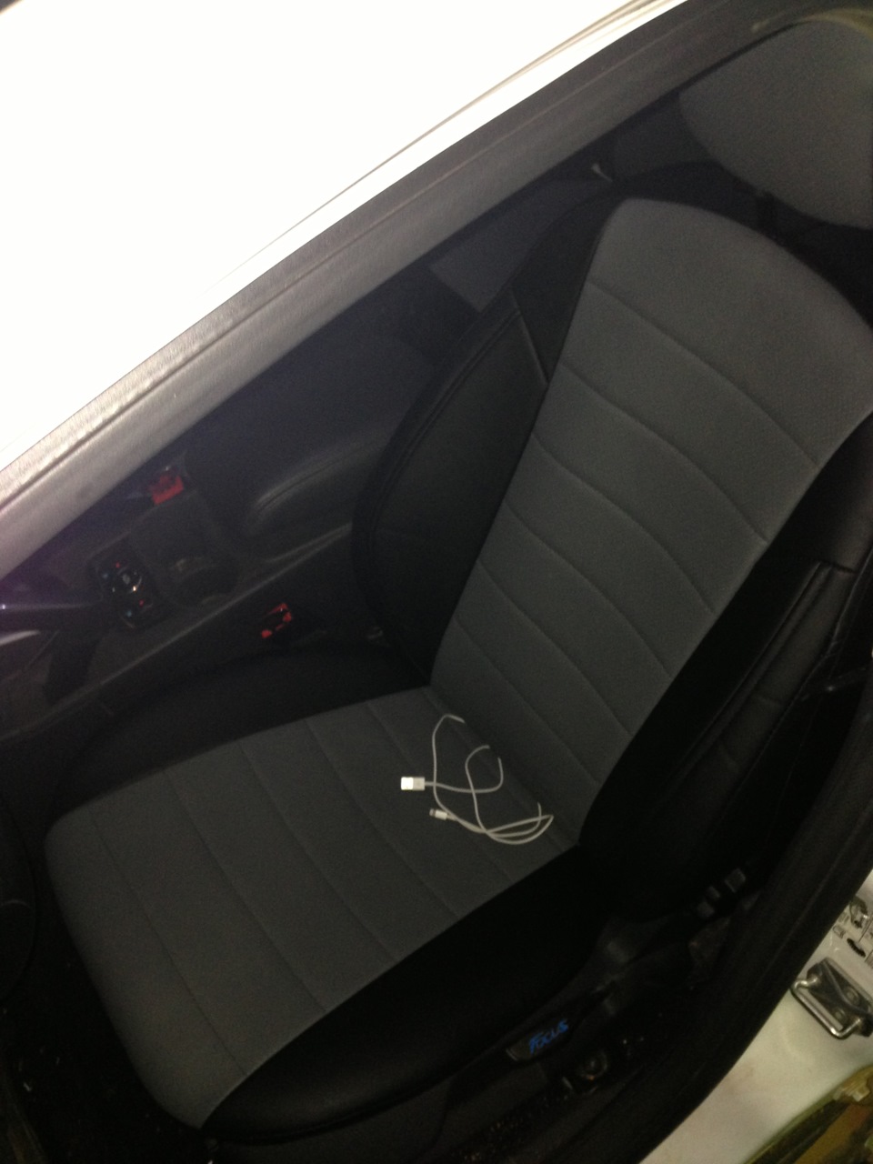 эко кожа теперь в салоне — Ford Focus Hatchback III, 1,6 л, 2012 года ...