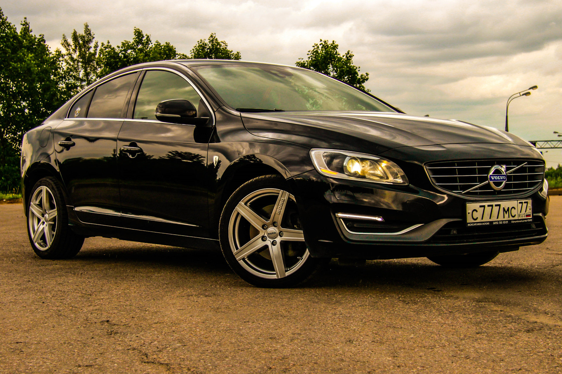 Volvo s60 awd. Фольксваген Пассат 2010. Volkswagen Passat 2010 года. Фольксваген Пассат седан 2010.