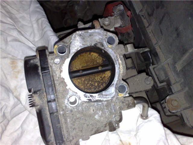 Клинит дроссель, заедает педаль газа. — DRIVE2