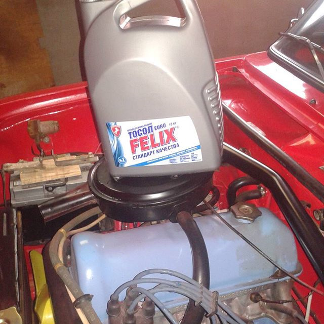 Расширительный бачок ваз 2107. Антифриз ваз 2101 drive2. Сколько заливать тосола ваз 2107. Сколько заливать тосола ваз 2107. Бачок расширительный ока 1111.