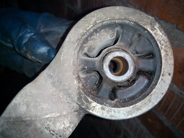 гольф 3 передний сайлентблок. задние сайлентблоки задней балки гольф 3. замена сайлентблоков задней подвески golf. задние сайлентблоки фольксваген т5. сайлентблоки задних рычагов фольксваген т5.