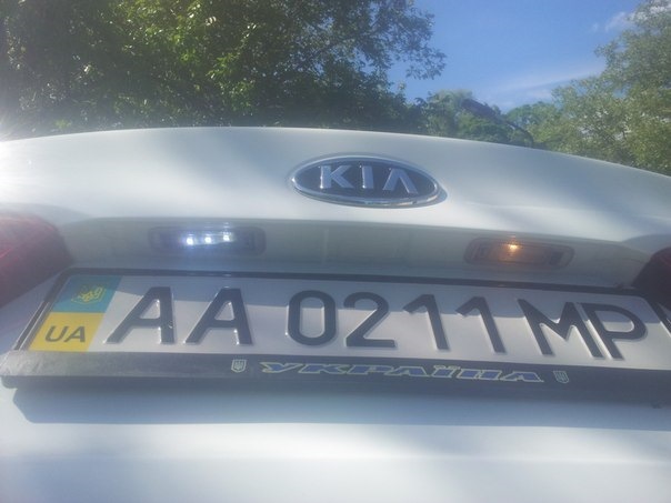 Как снять подсветку номера солярис Диод в плафоне освещения ГОС номера. - KIA Rio (3G), 1,4 л, 2012 года электроник