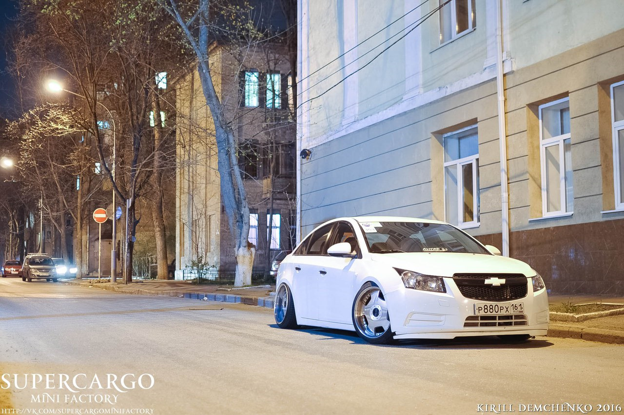 Chevrolet Cruze 2010 stance