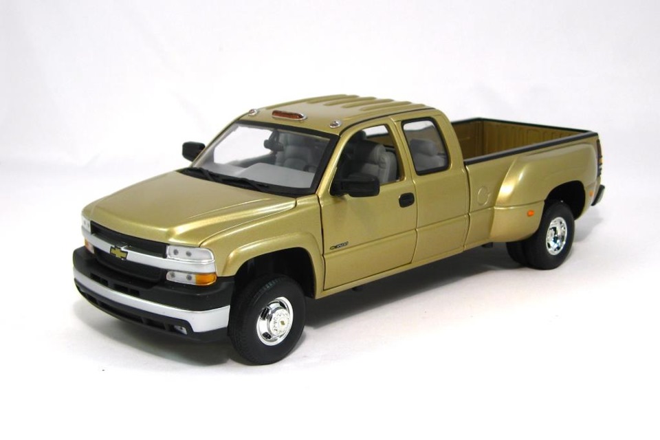 ミニカー ANSON 1/18 Chevrolet Silverado 3500 1:18 Anson 2001 Chevy Silverado Dually 3500 with GMP Trailer