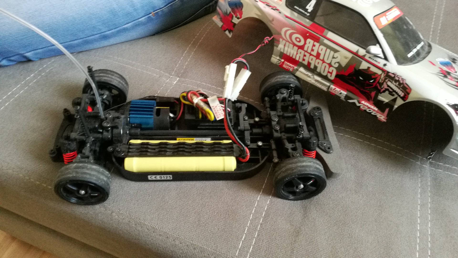 Маленькая дрифт машинка. Extreme 575 дрифт машинка. Машинка Mini RC Drift. Drift MOBICARD машинка. Машинка для дрифта дрифт РЕТЮРН 2.