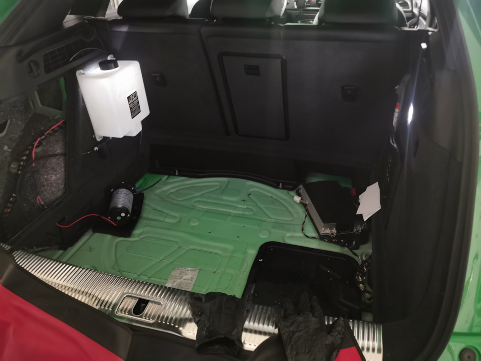 бачок и насос на месте — Audi RS Q3 (1G)