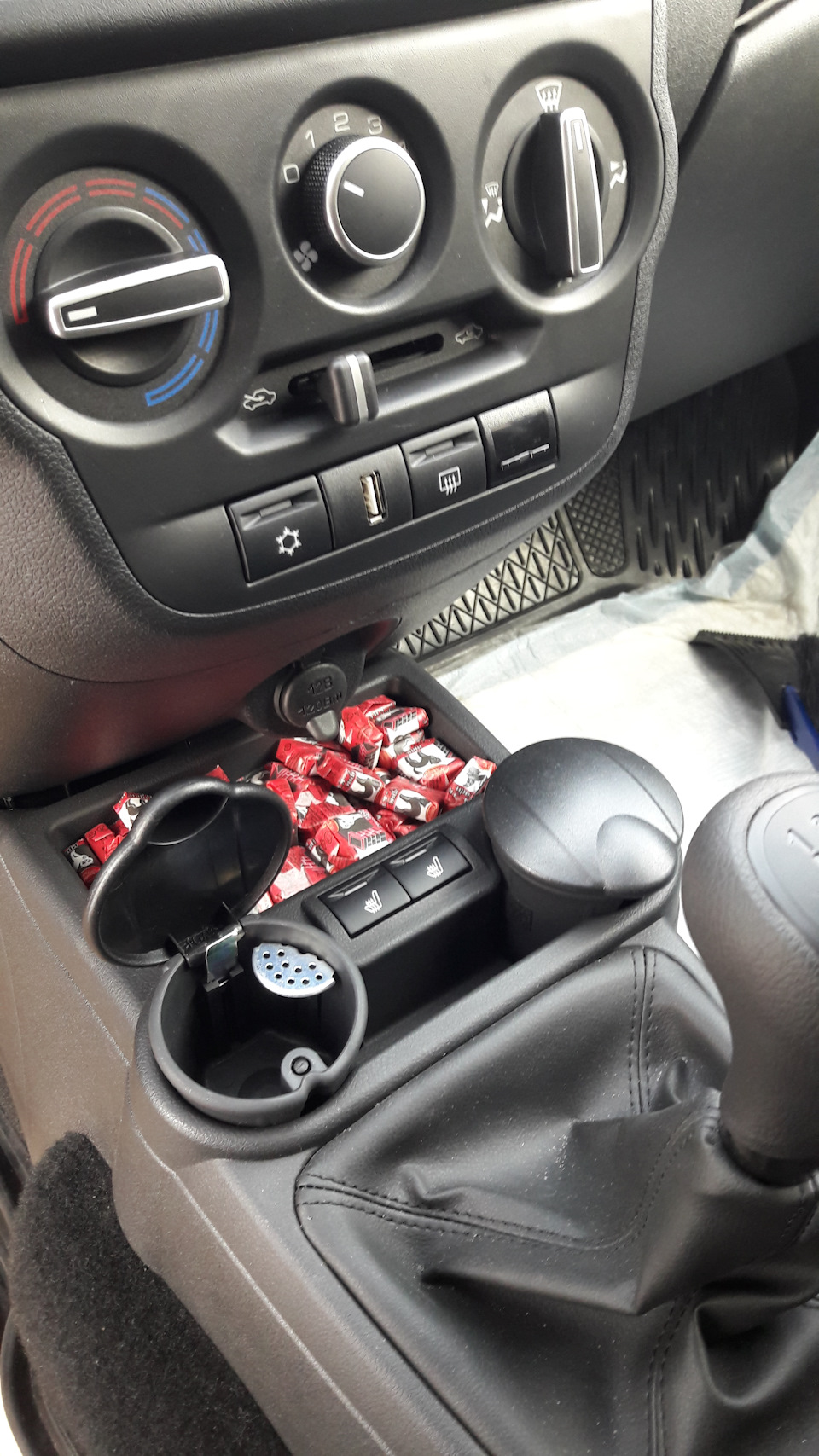 Вторая пепельница)) — Lada Гранта Лифтбек (2G), 1,6 л, 2018 года ...