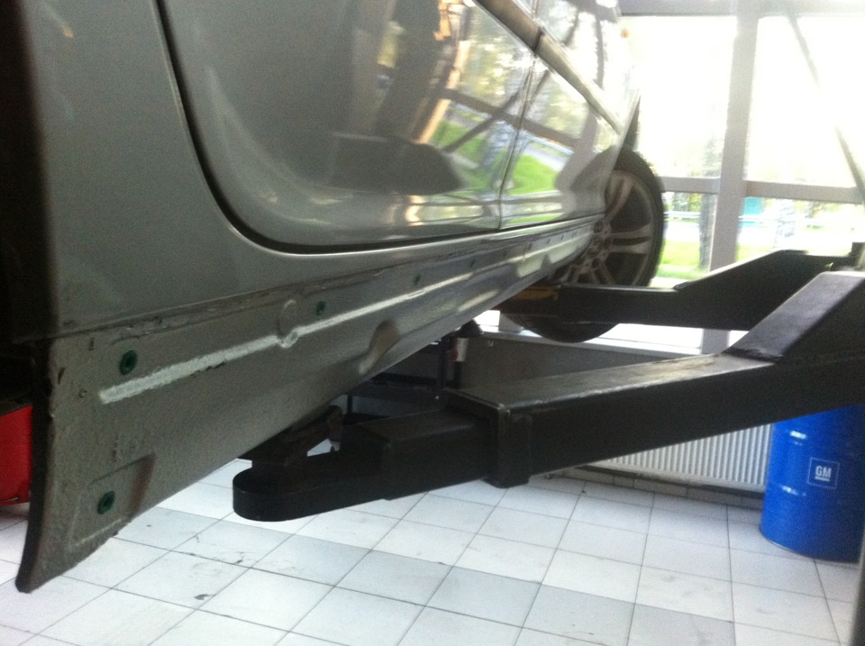 Установка накладок порогов — BMW 3 series (E46), 2,5 л, 2003 года ...