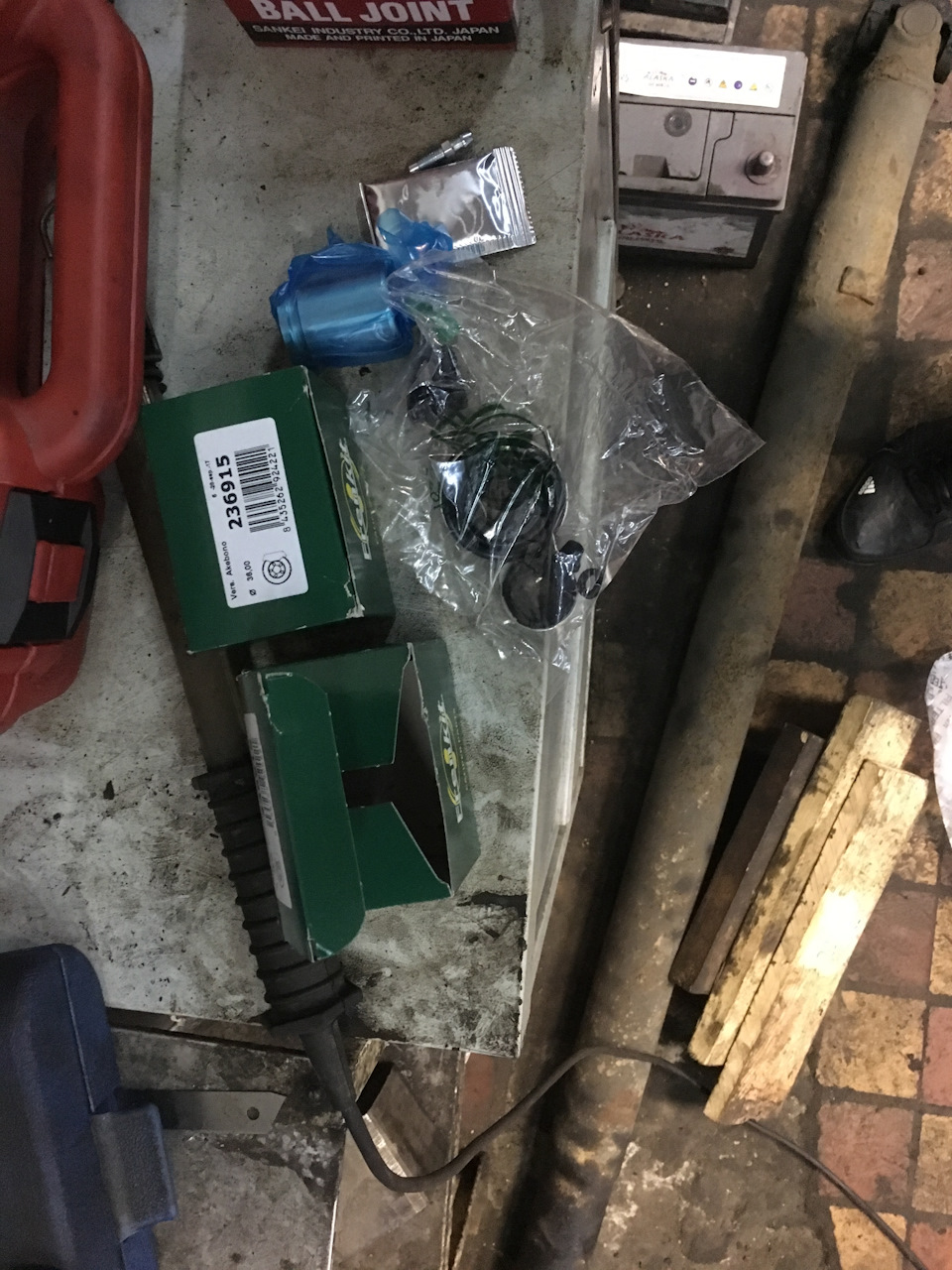 Куда уходит тормозная жидкость — Mazda 6 (2G) GH, 2 л, 2008 года ...