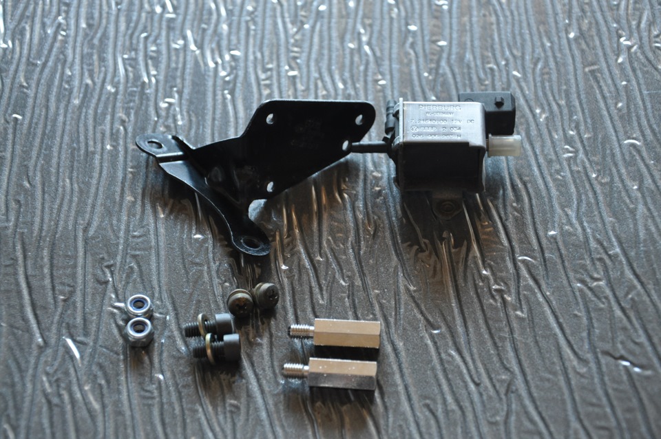 Электромагнитный клапан управления переключением воздушных заслонок — Audi A6 (C4)