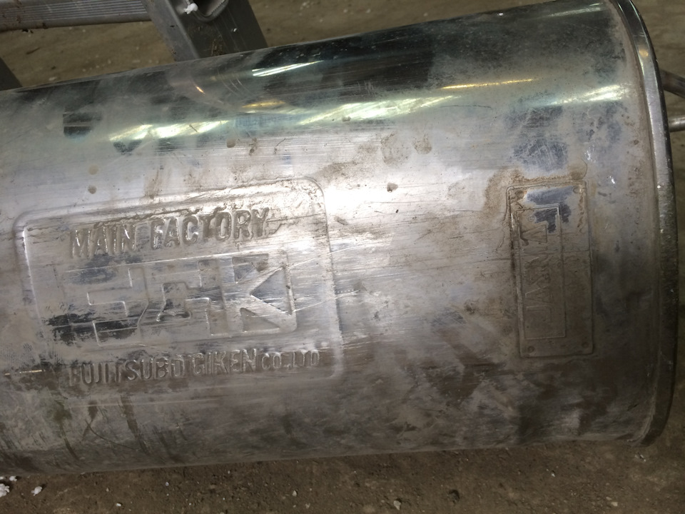 Банка Fujitsubo, удаление резонатора. — Toyota Mark II (100), 2,5 л ...