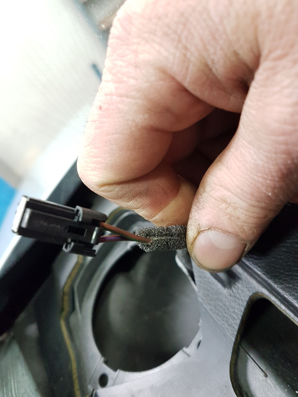 Нашел штатные провода на акустику в торпеде))) — Land Rover Freelander ...