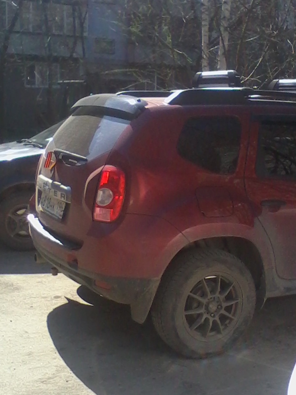 Вот обнаружил такую штуку и на Дастере! На Шниве видел. Когда на Тиггу ...