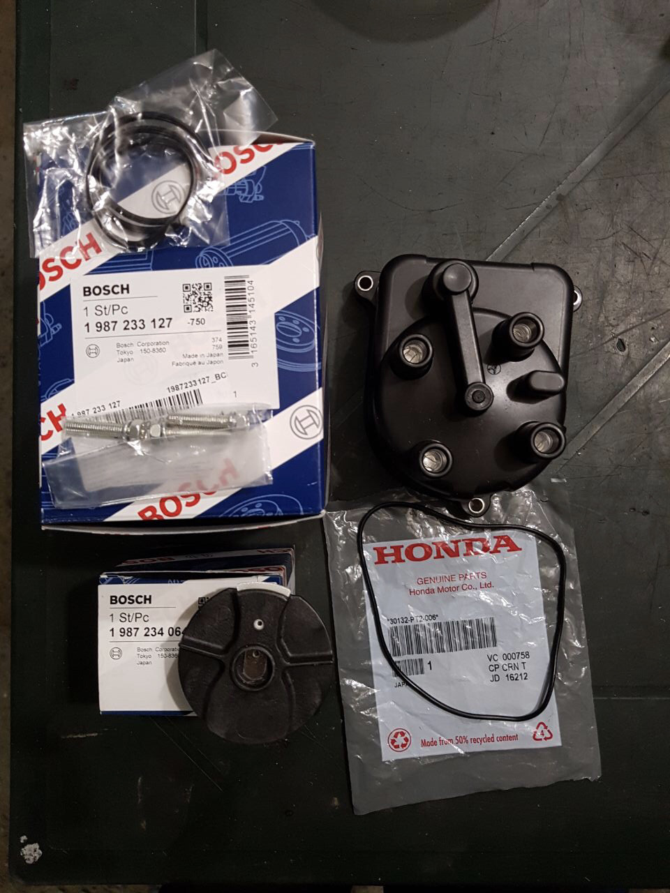 Замена крышки трамблера бегунка и прокладки трамблера — Honda HR-V (1G ...