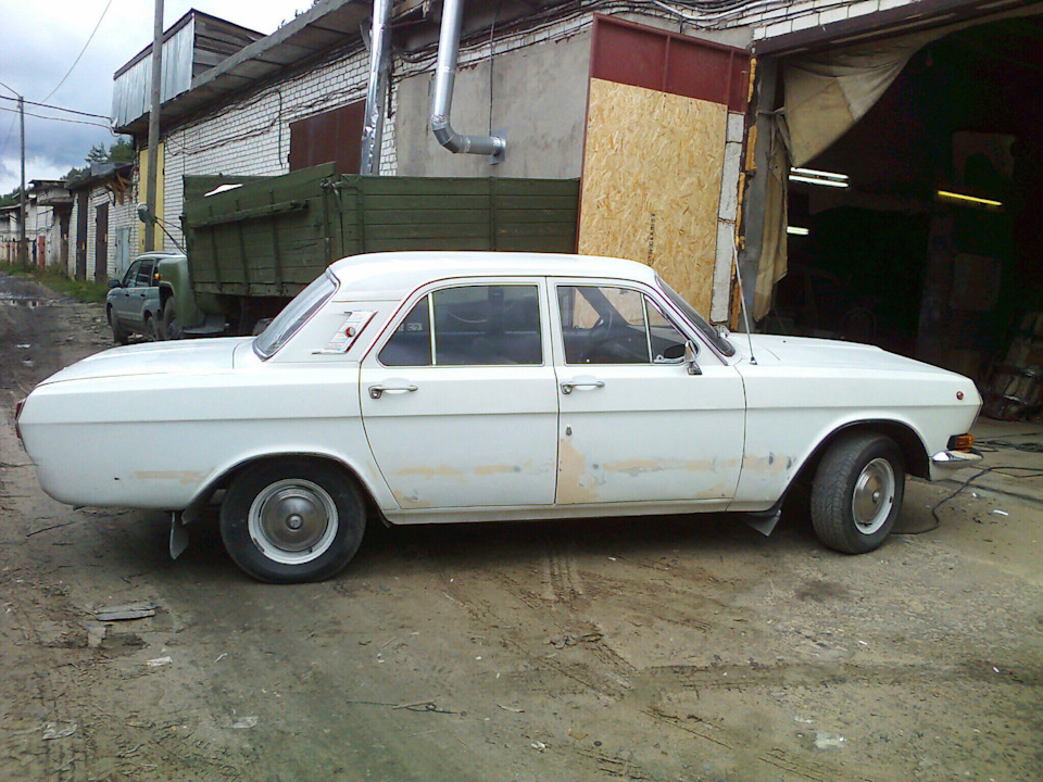 Покраска, снятие молдингов. — ГАЗ 24, 2,4 л, 1977 года | тюнинг | DRIVE2