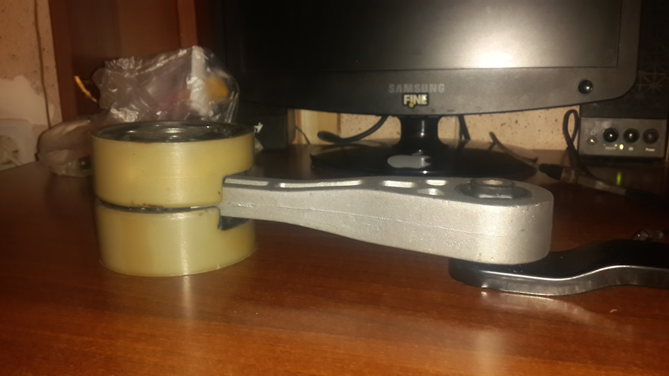 В поворотах и на старте слышен стук — Volkswagen Golf Mk5, 1,6 л, 2005 ...