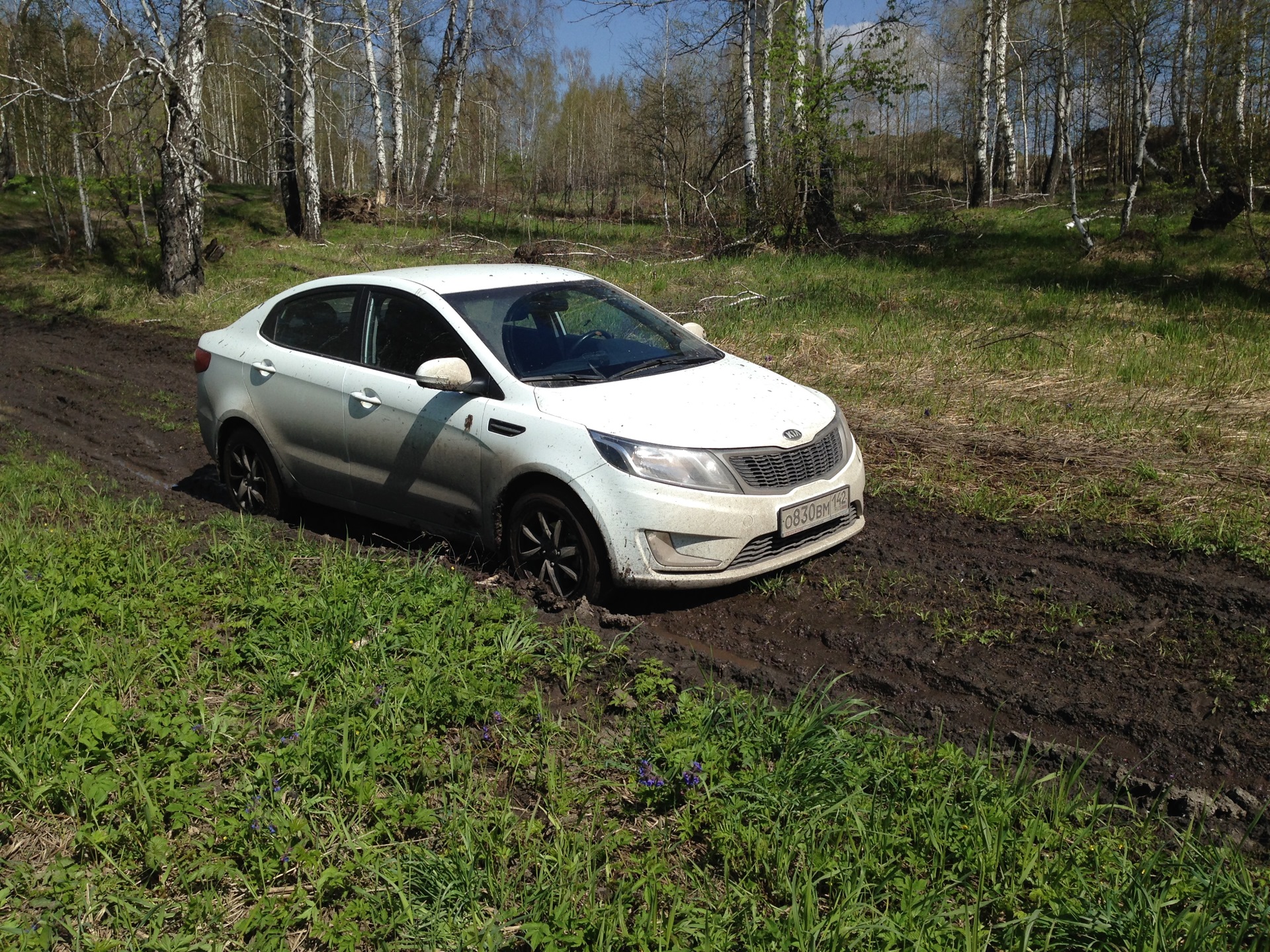 Покатушки на природе, застрял, замял порог — KIA Rio (3G), 1,6 л, 2013 года  | эвакуация | DRIVE2