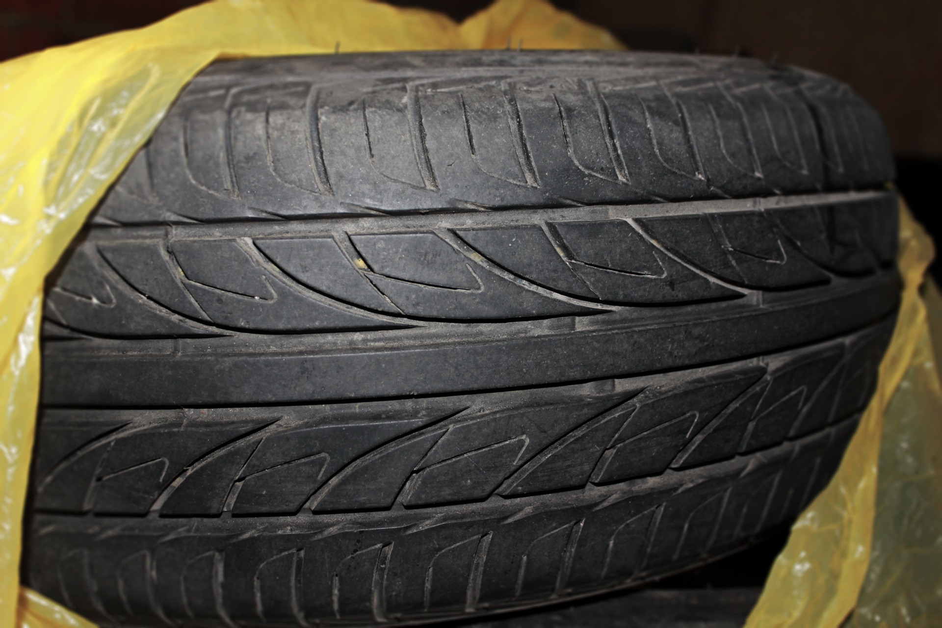 Шина летняя 205 45 r17. Bridgestone Sports Tourer my-01. Bridgestone my-01. 205/45 R17. Bridgestone ёлочкой.