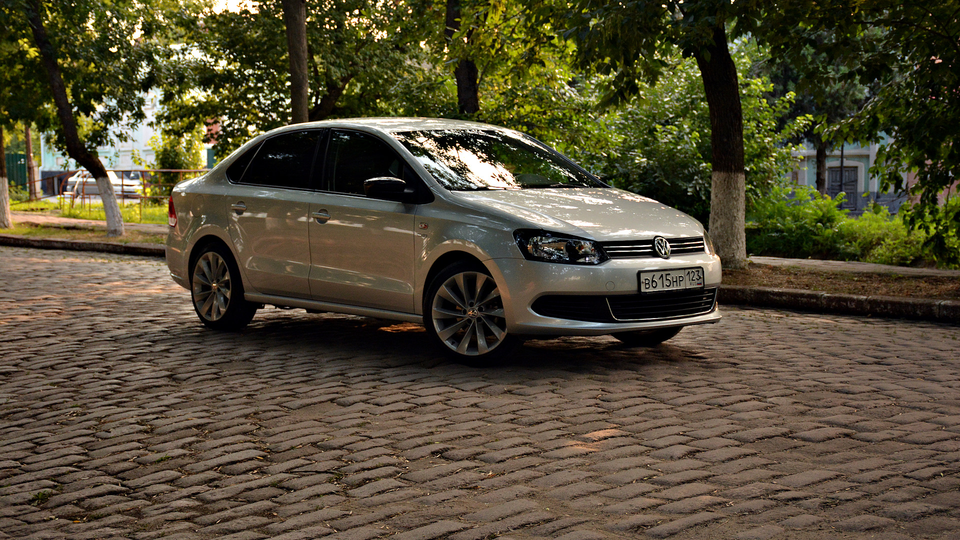 Volkswagen Polo Sedan 1.6 бензиновый 2013 | Sochi Edition на DRIVE2