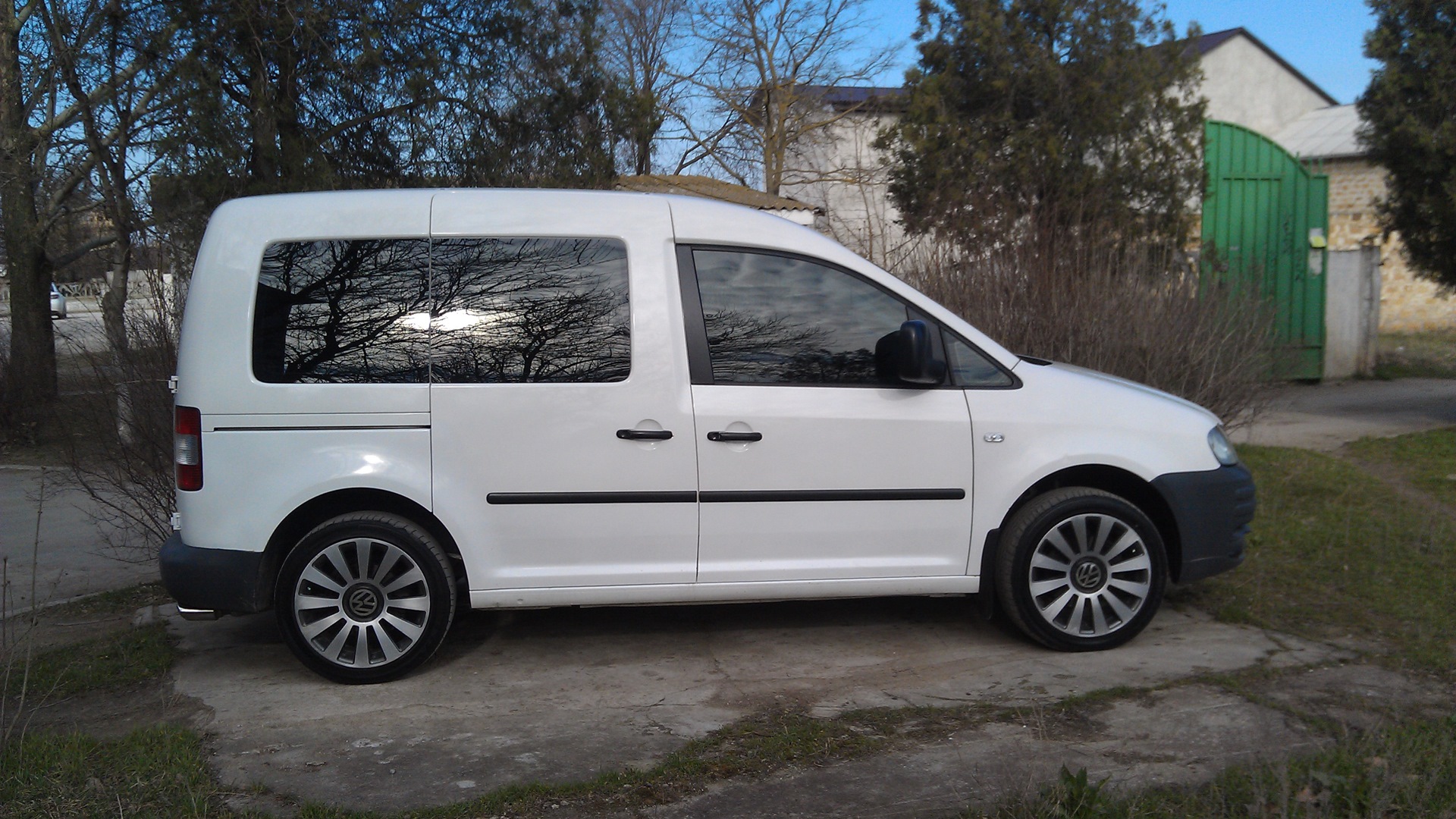 VW Caddy с тонировкой